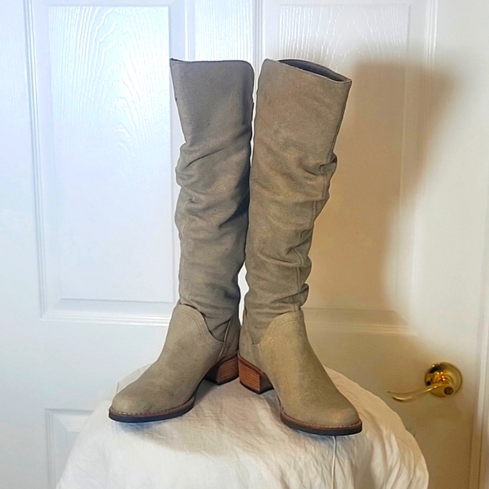 Matisse tan and brown suede boots size 6